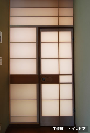 建物に合わせた造作建具「T様邸、トイレドア」